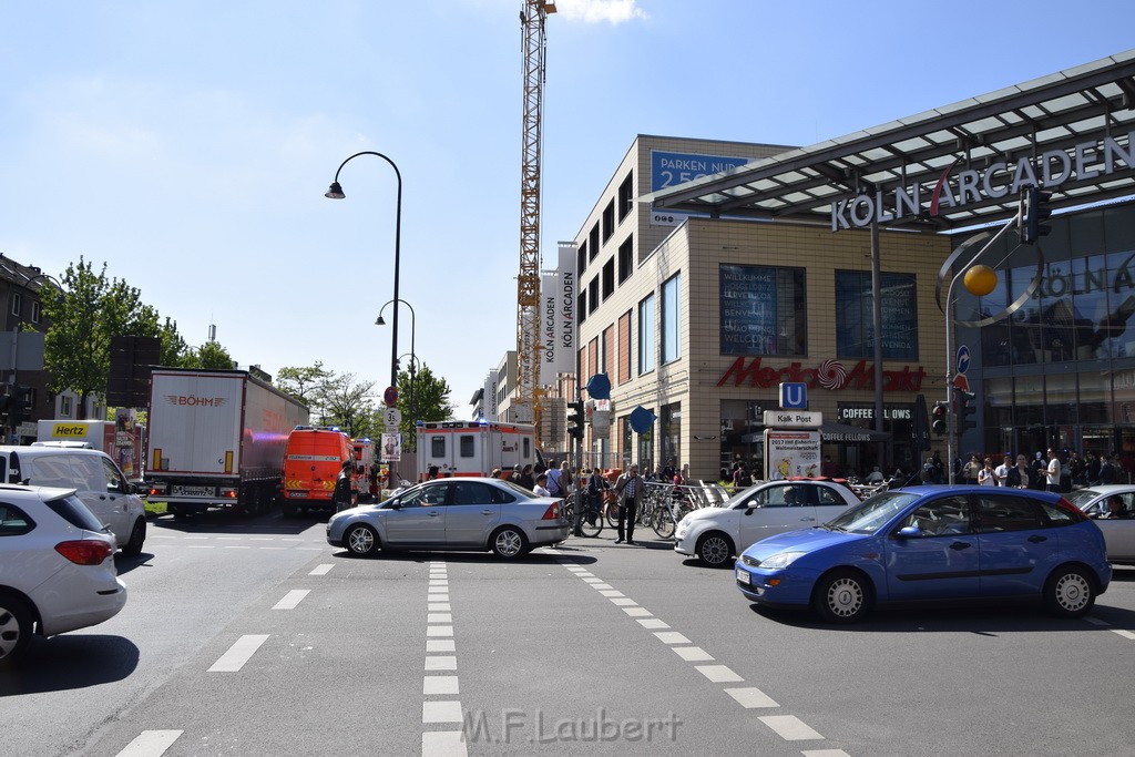 Einsatz BF Reizgas Koeln Kalk Kalk Arcaden P02.JPG - Miklos Laubert